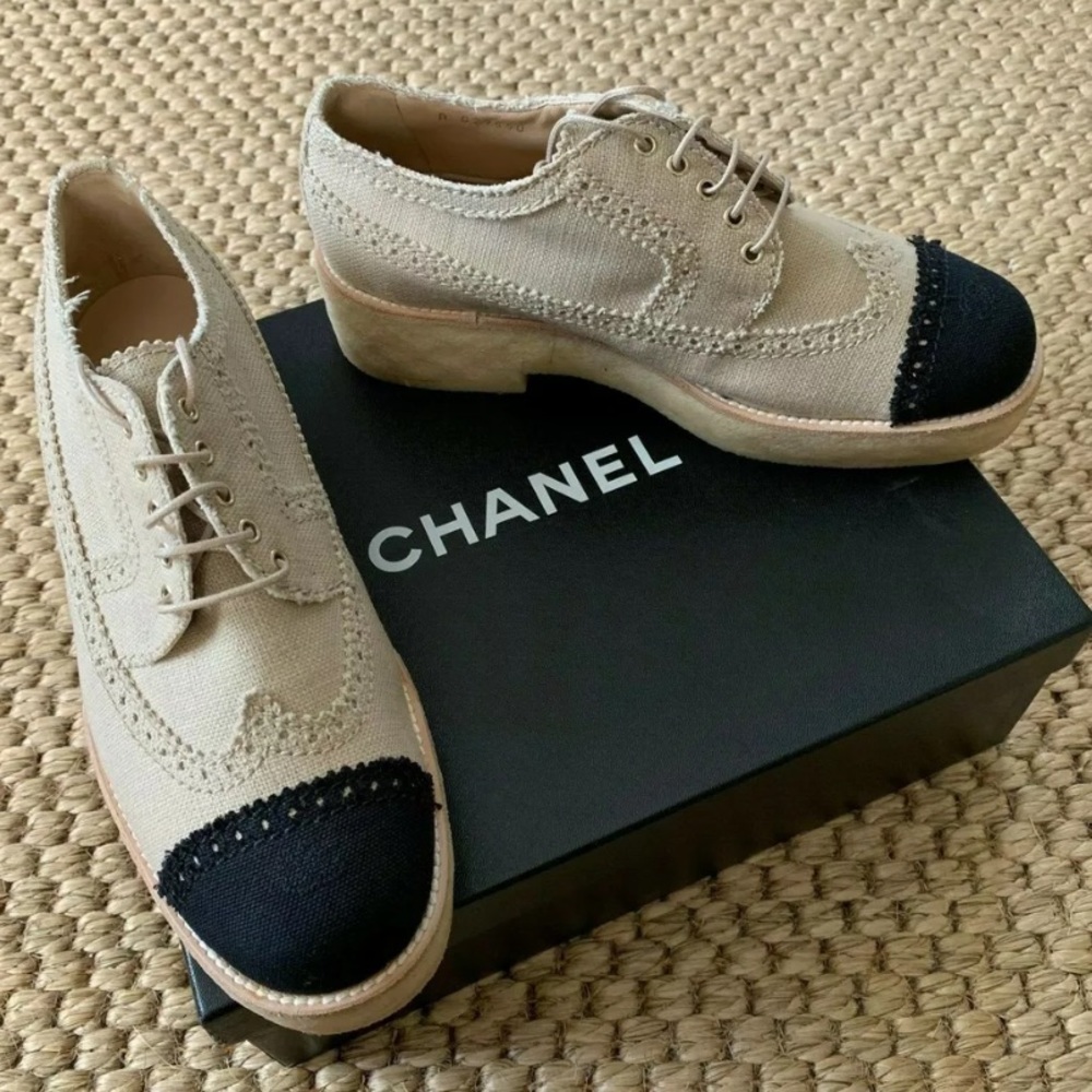 New CHANEL Cap-Toe Platform Oxford Lace-Up Shoes